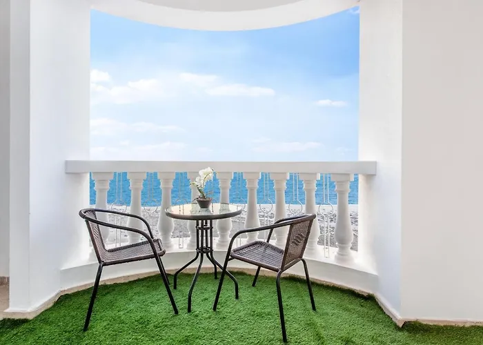 Live And Experience A Stunning Sea View Studio