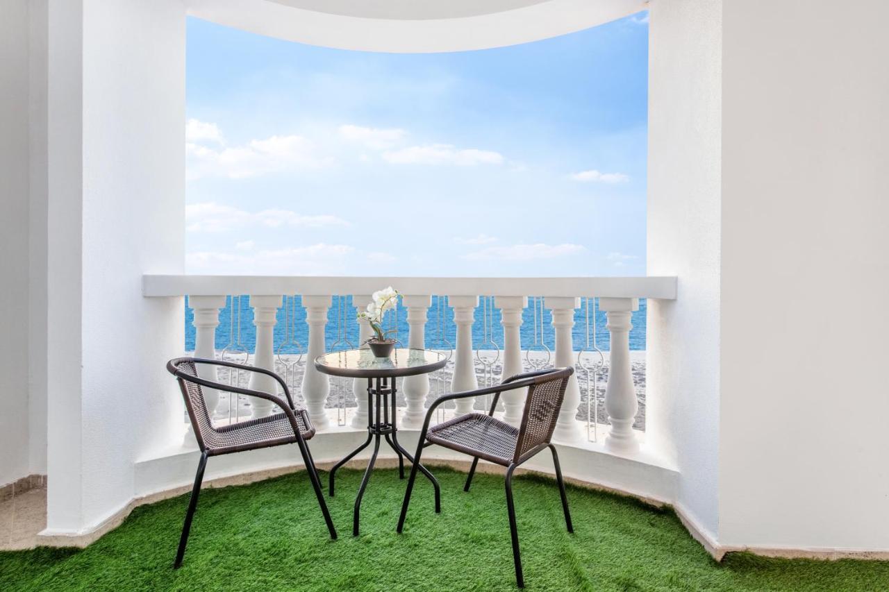 Live And Experience A Stunning Sea View *